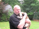 Uwe ist stolz auf die Welpen von seinem Harley